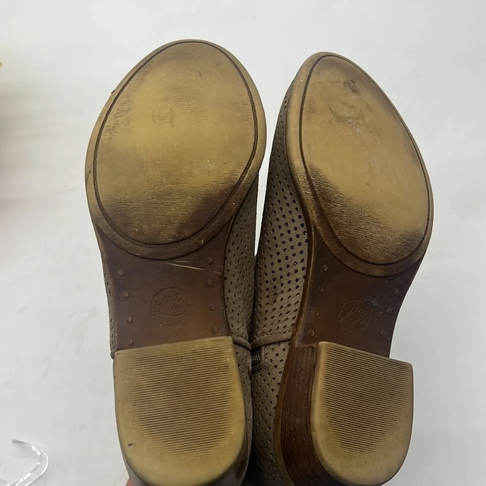 Lucky Brand Tan Cut Out Ankle Bootie Size 7.5. MCA3918C